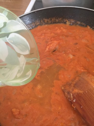 Тефтели из куриного фарша в томатно-сметанном соусе - Шаг 16