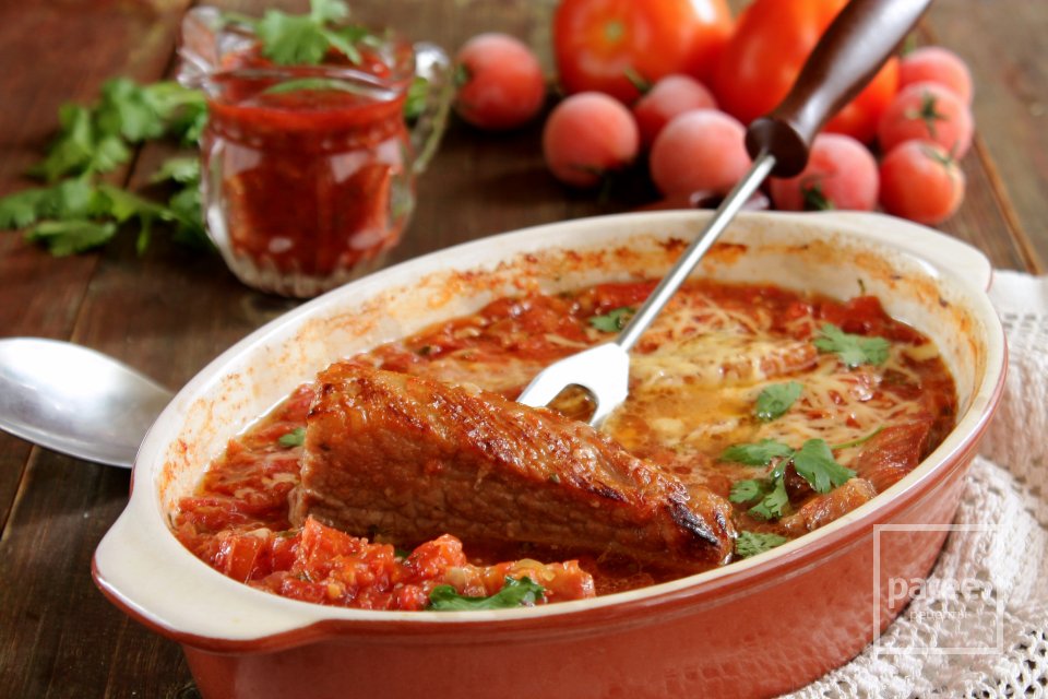 Свинина, тушенная с помидорами - Шаг 12