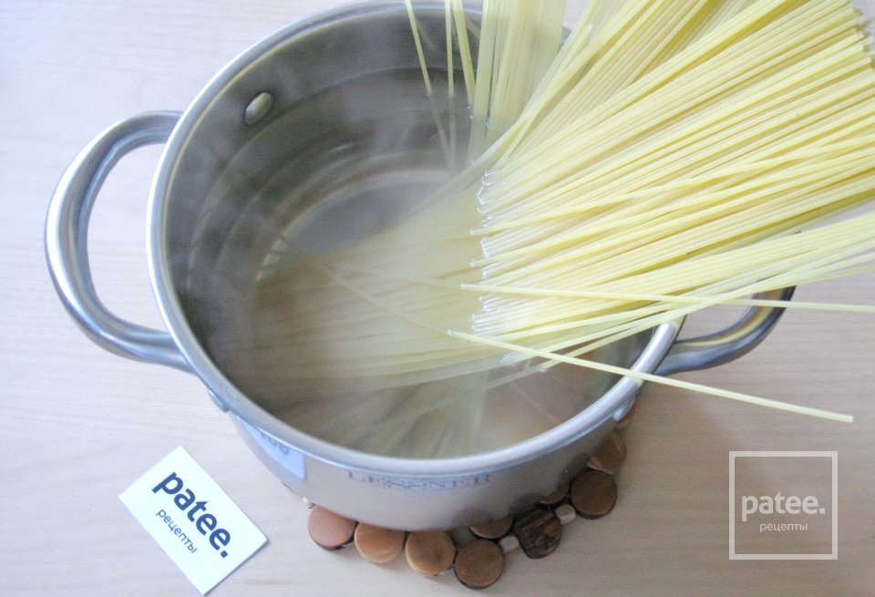 Макароны "По-флотски" с тушенкой - Шаг 2