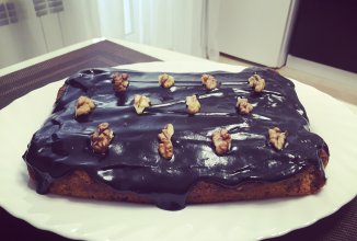 Чайный медовик с грецкими орехами