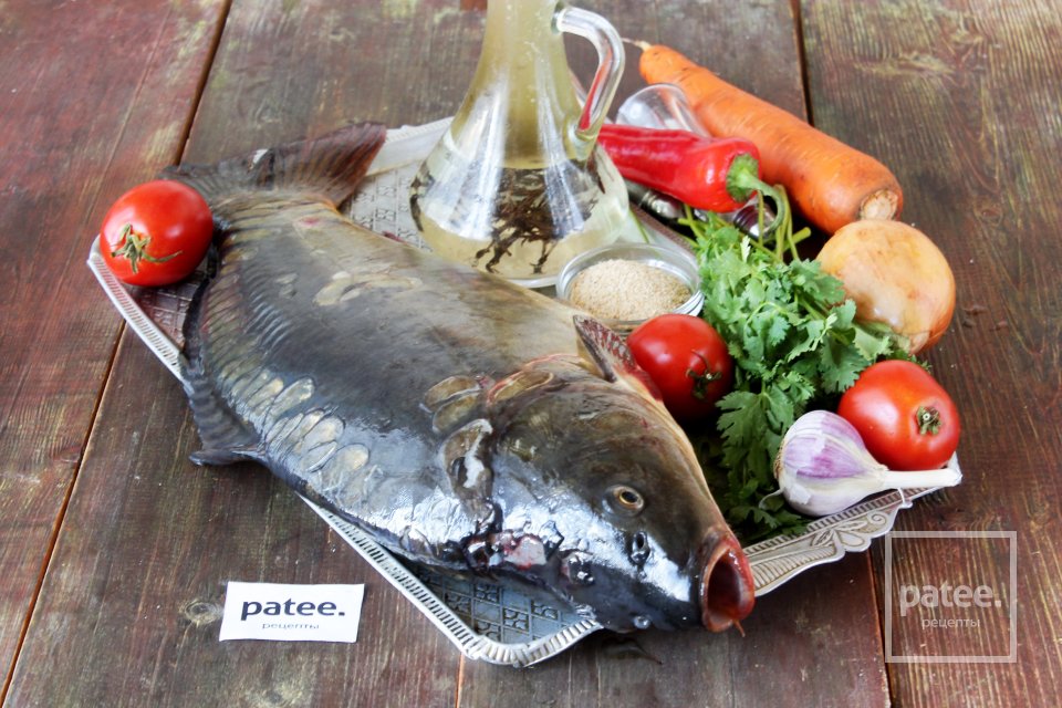 Карп в сухарях и гарнир из овощей на сковороде - Шаг 1