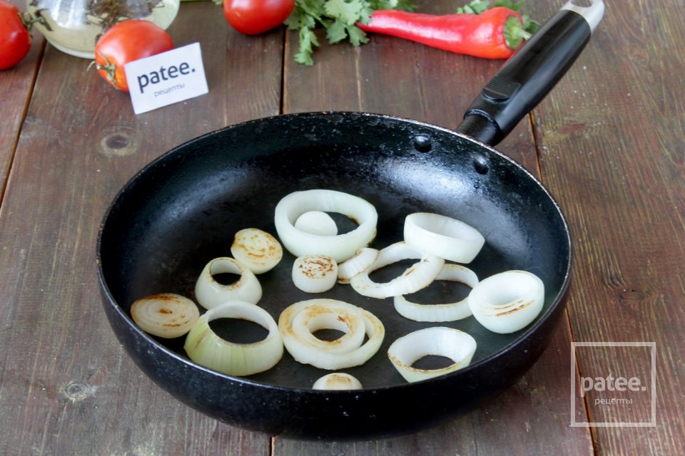 Карп в сухарях и гарнир из овощей на сковороде - Шаг 6