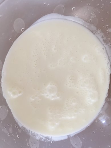 Дрожжевые оладушки с вишней - Шаг 1