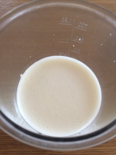 Дрожжевые оладушки с вишней - Шаг 3