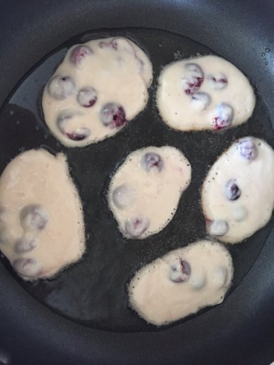 Дрожжевые оладушки с вишней - Шаг 8