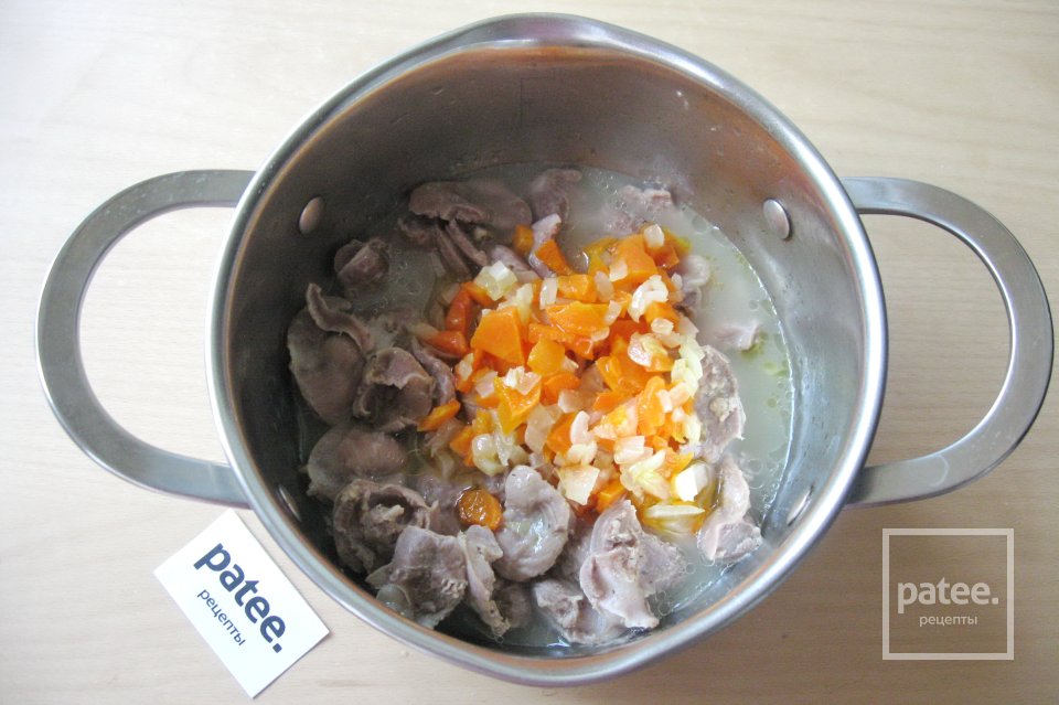 Куриные желудки с баклажаном в соусе - Шаг 7