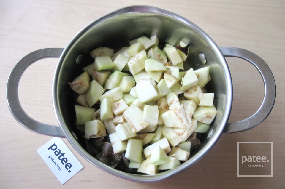 Куриные желудки с баклажаном в соусе - Шаг 8