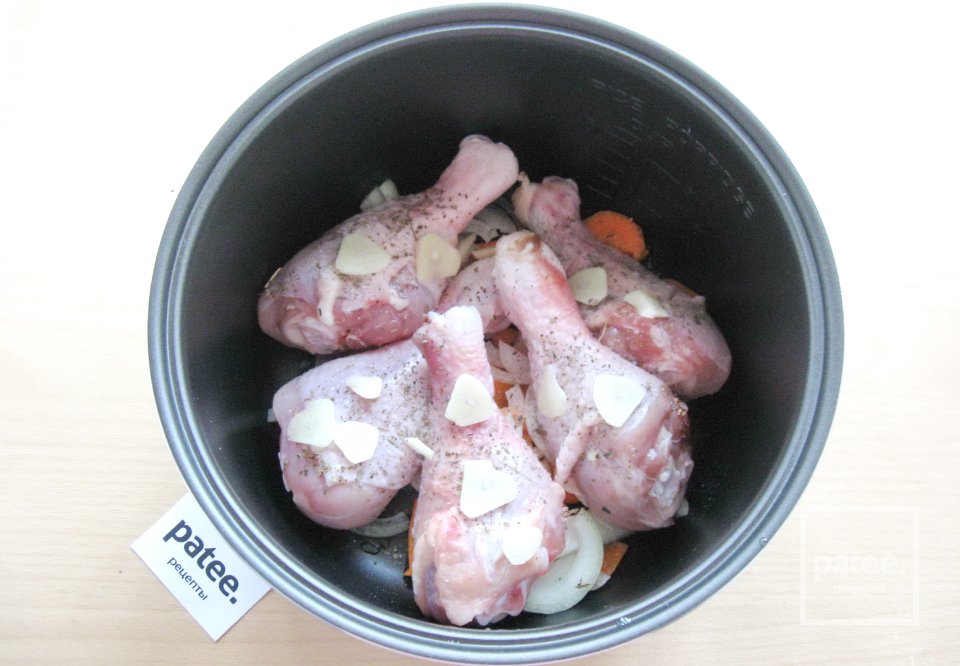 Куриные голени с яблоками и сливками в мультиварке - Шаг 6