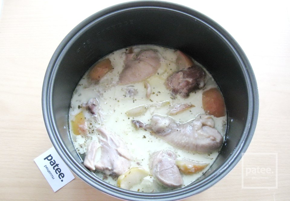Куриные голени с яблоками и сливками в мультиварке - Шаг 11