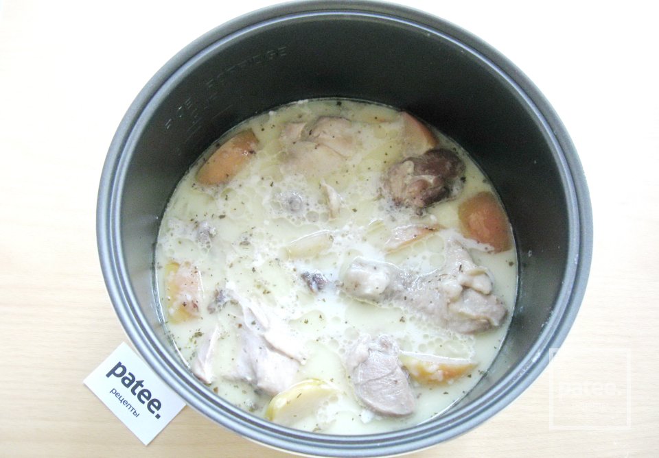 Куриные голени с яблоками и сливками в мультиварке - Шаг 12