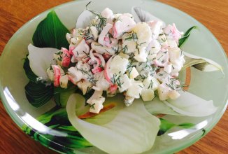 Салат "Веснушка" с ананасами и крабовыми палочками