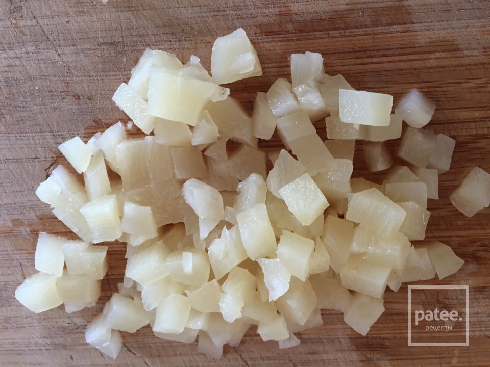 Салат "Веснушка" с ананасами и крабовыми палочками - Шаг 4