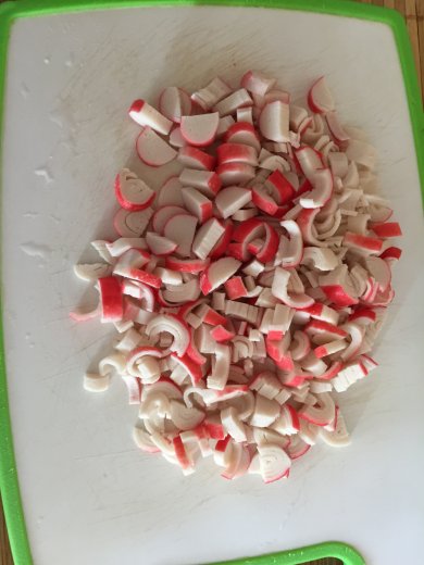 Салат "Веснушка" с ананасами и крабовыми палочками - Шаг 6