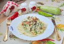 Куриная грудка с кабачками в сливочном соусе