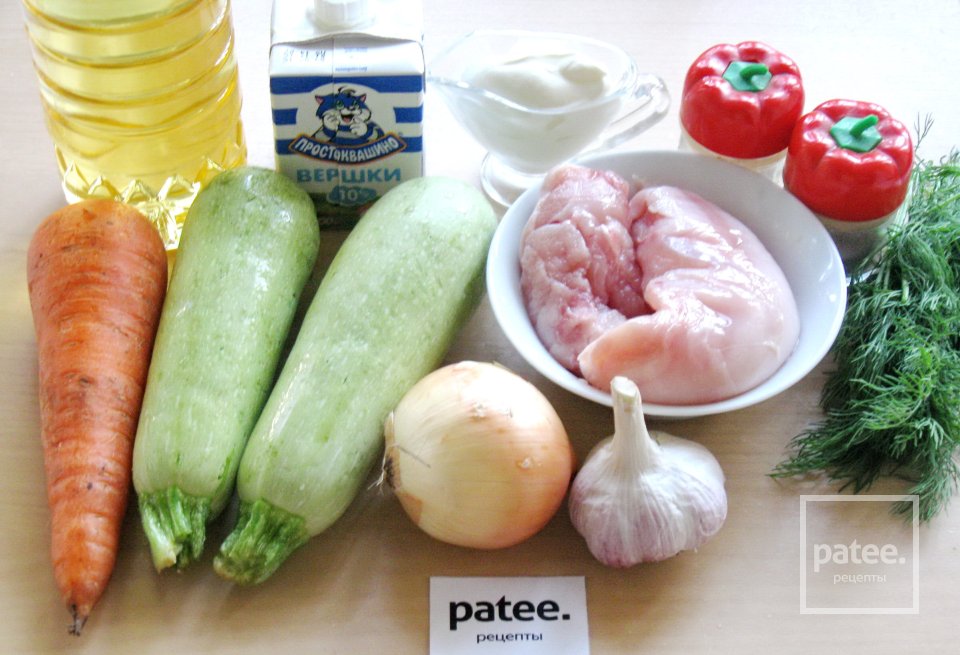 Куриная грудка с кабачками в сливочном соусе - Шаг 1