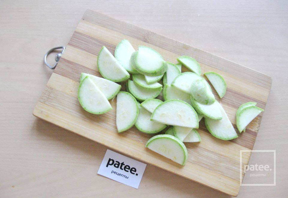 Куриная грудка с кабачками в сливочном соусе - Шаг 6