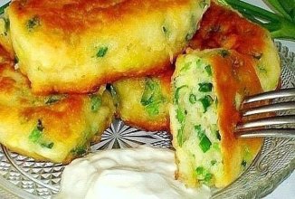 Самые ленивые пирожки с яйцом и зелёным луком.