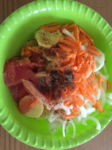 Картофель запечённый в рукаве с луком и морковью - Шаг 5