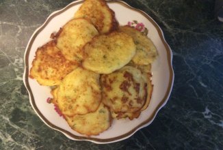 Золотистые кабачковые оладьи