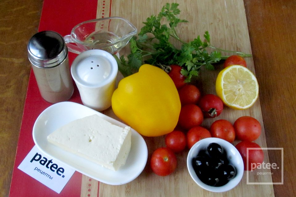 Салат с помидорами, сладким перцем и брынзой - Шаг 1