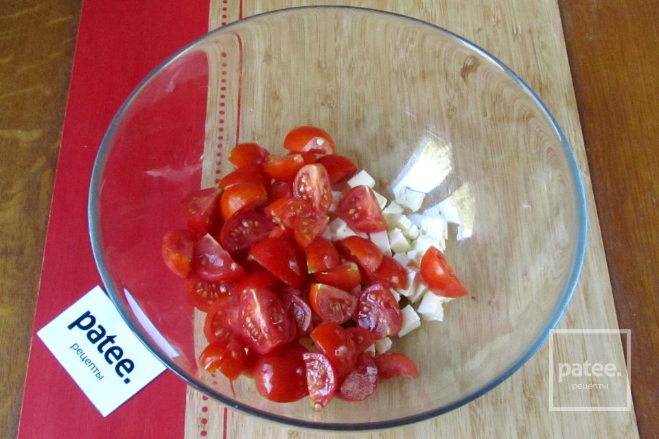 Салат с помидорами, сладким перцем и брынзой - Шаг 5