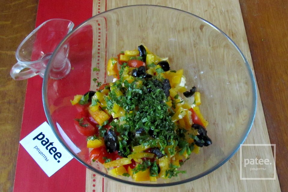 Салат с помидорами, сладким перцем и брынзой - Шаг 11