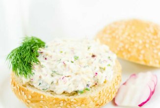 Закуска из редиса, сыра и яиц.