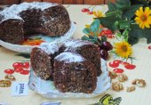 Кекс с вареньем и орехами