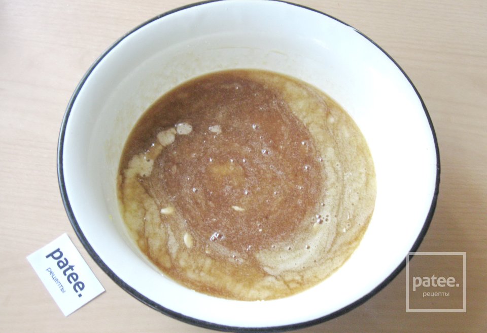 Кекс с вареньем и орехами - Шаг 5