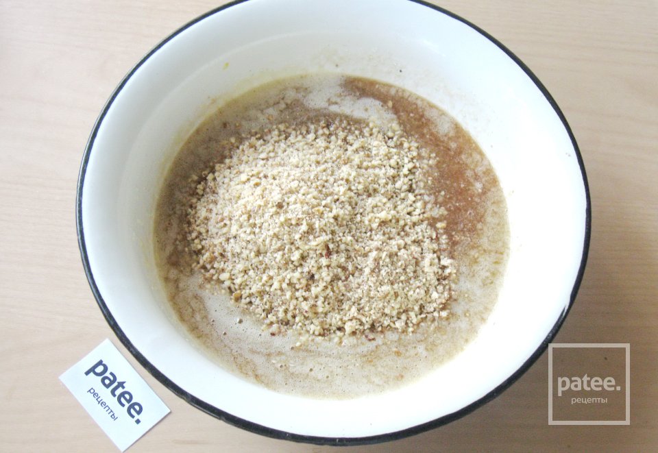 Кекс с вареньем и орехами - Шаг 7