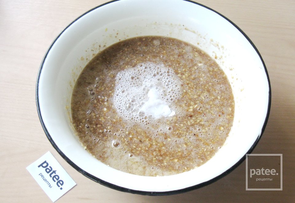 Кекс с вареньем и орехами - Шаг 8