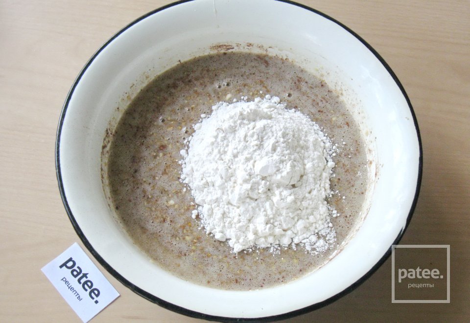 Кекс с вареньем и орехами - Шаг 10