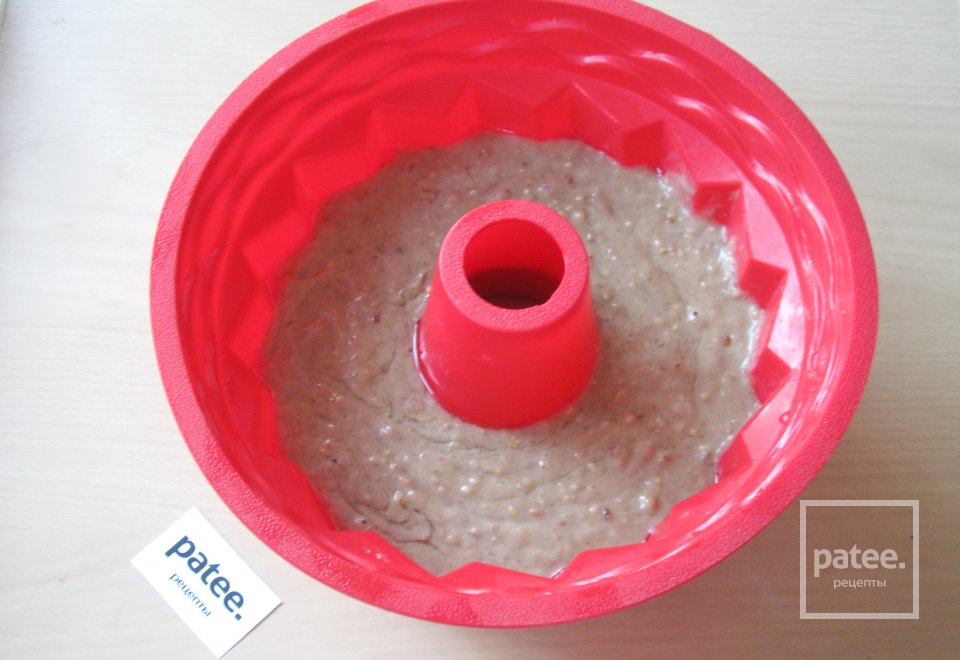 Кекс с вареньем и орехами - Шаг 12