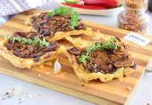 Тарт с карамелизированным луком и шампиньонами