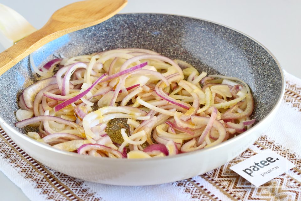 Тарт с карамелизированным луком и шампиньонами - Шаг 3