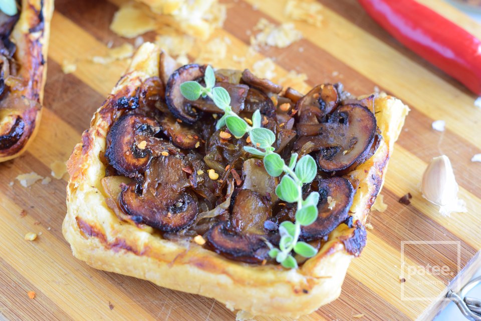 Тарт с карамелизированным луком и шампиньонами - Шаг 12
