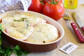 Куриная грудка, запеченная с томатами и баклажанами