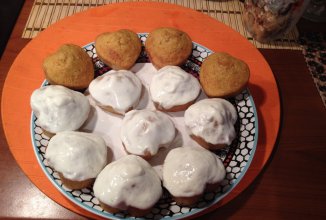 Пряные морковные кексы с творожным кремом