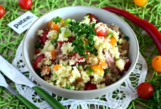 Салат из кускуса с тунцом и овощами