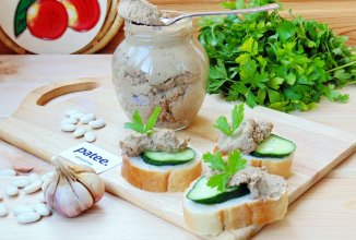 Паштет из куриной печени с фасолью