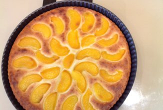 Творожная запеканка с персиками