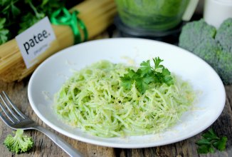 Спагетти с брокколи и петрушкой