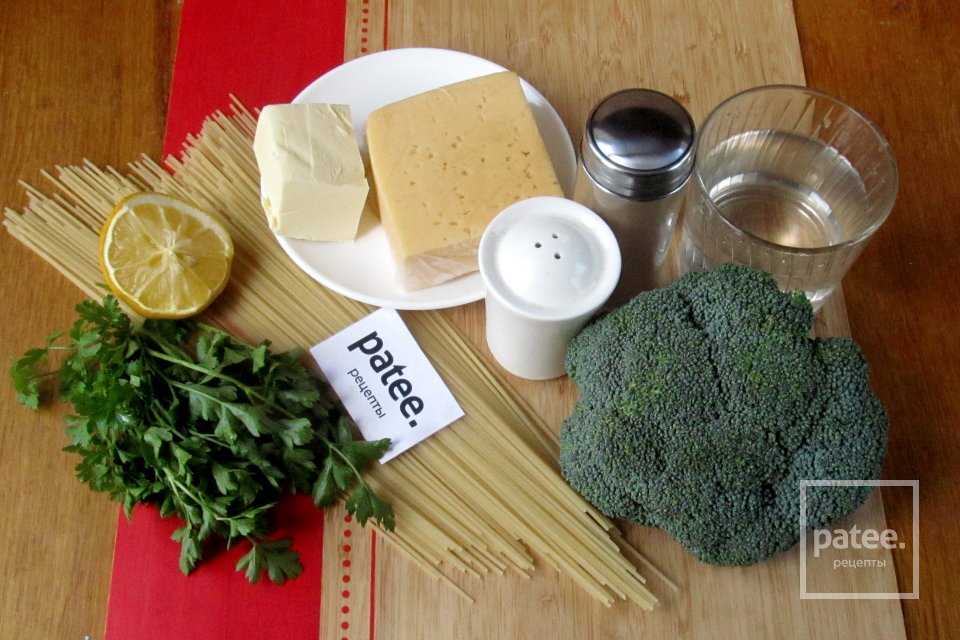 Спагетти с брокколи и петрушкой - Шаг 1