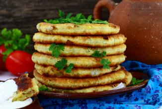 Перепички с салом, луком и укропом.