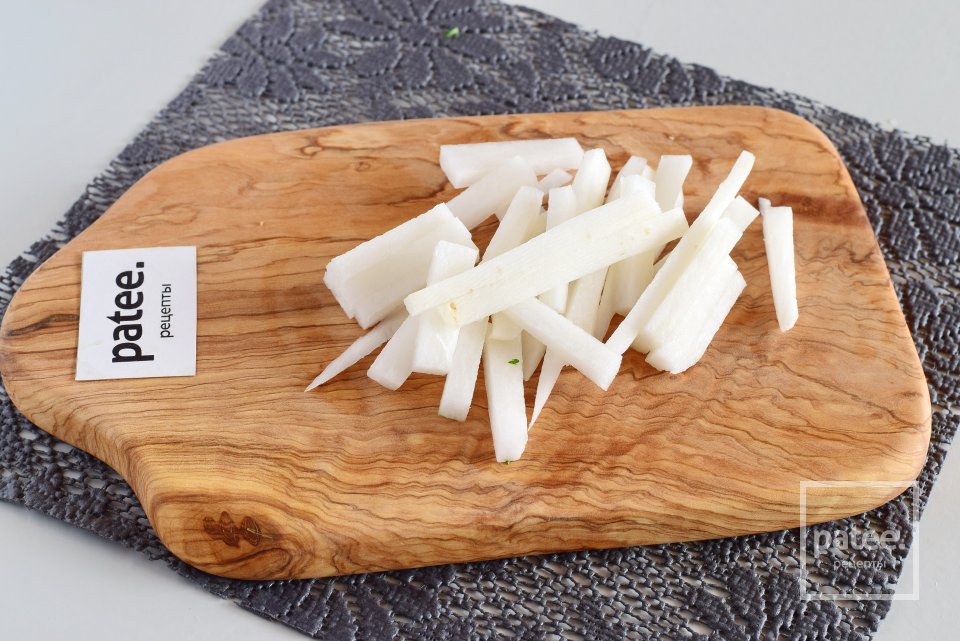 Капустный салат с дайконом и яблоком - Шаг 7