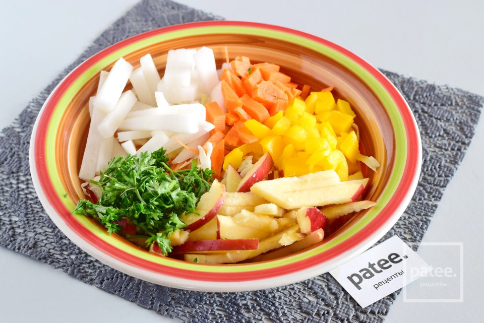 Капустный салат с дайконом и яблоком - Шаг 12