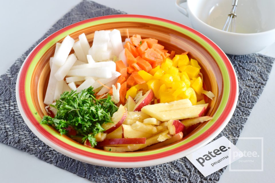 Капустный салат с дайконом и яблоком - Шаг 13