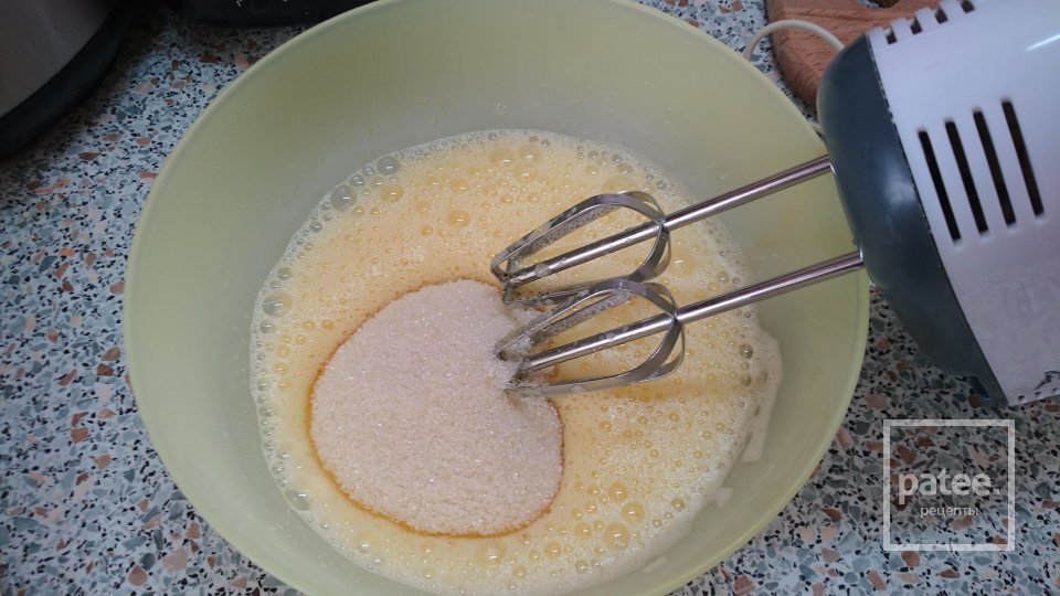 Лимонный бисквит в мультиварке со сметанным кремом и глянцевой шоколадной глазурью - Шаг 2