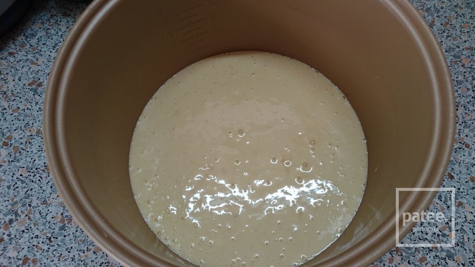 Лимонный бисквит в мультиварке со сметанным кремом и глянцевой шоколадной глазурью - Шаг 4