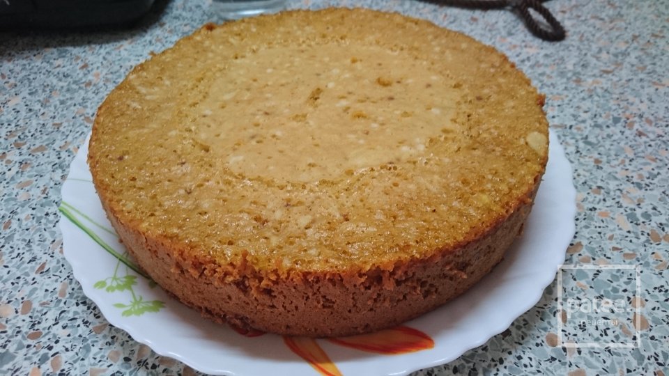 Лимонный бисквит в мультиварке со сметанным кремом и глянцевой шоколадной глазурью - Шаг 5